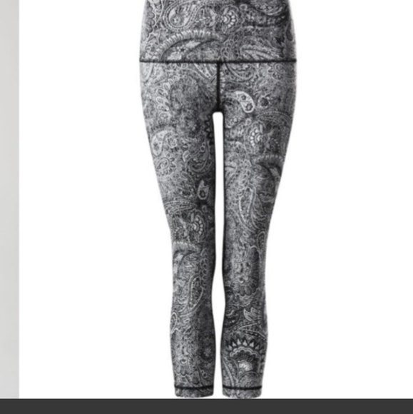 Lululemon Wunder Under Crop - Picture 3 of 4